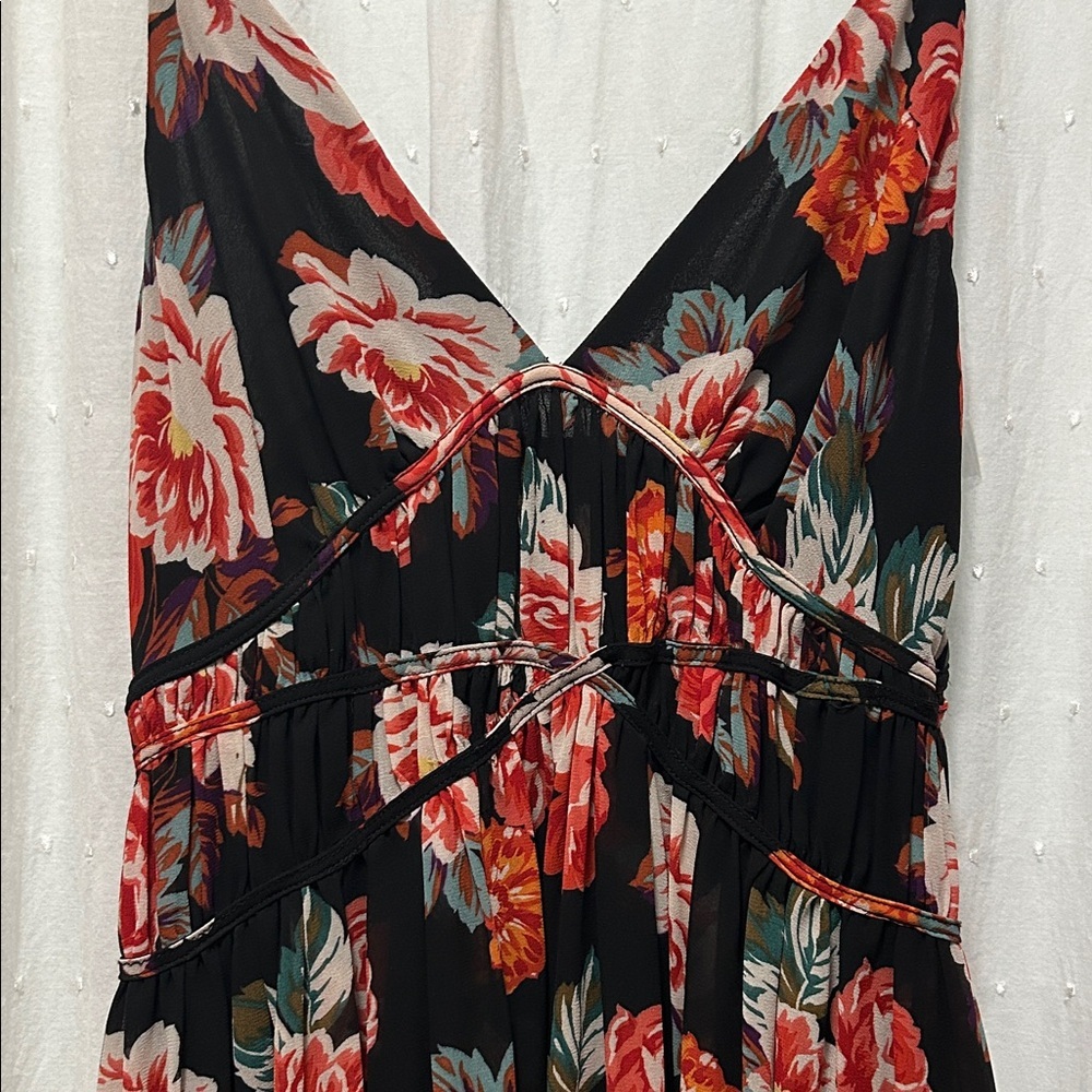 ASTR The Label Marissa Floral Witchy Handkerchief Hem Flowy Boho Dress - Picture 4 of 16